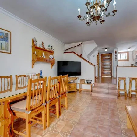 Appartement Lovely House In First Line